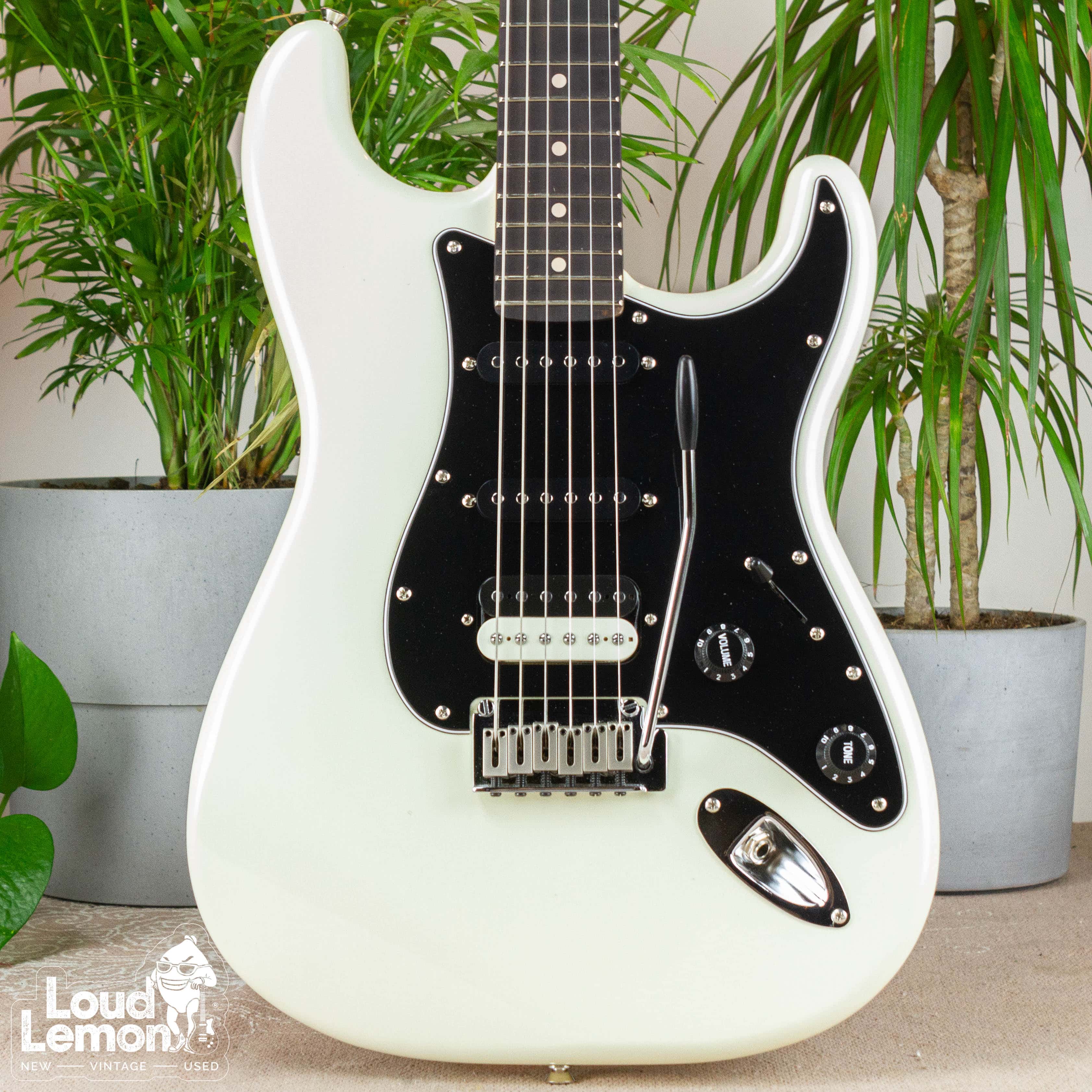 Squier contemporary stratocaster hss 2024 pearl white